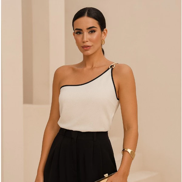Blusa um ombro só alfaiataria com detalhe em metal