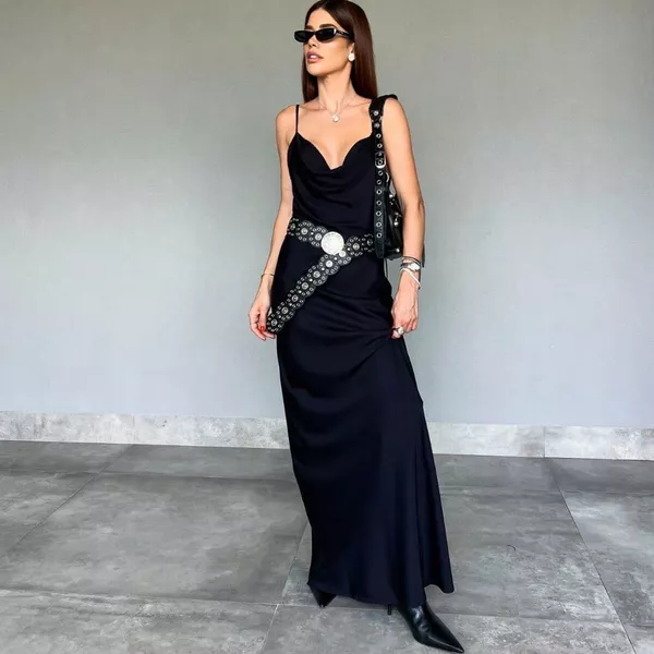 Vestido Victoria longo alça fina decotado