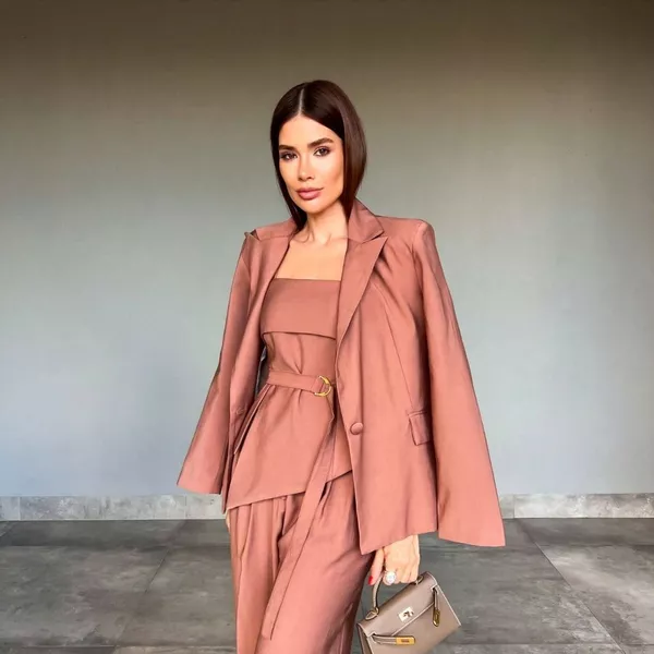 Outra vista de Blazer alfaiataria longo social com botão frontal